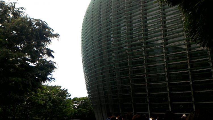 新国立美術館の建物の外観の一部