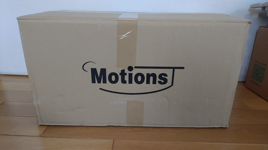 motionsダンベルが梱包されたダンボール箱